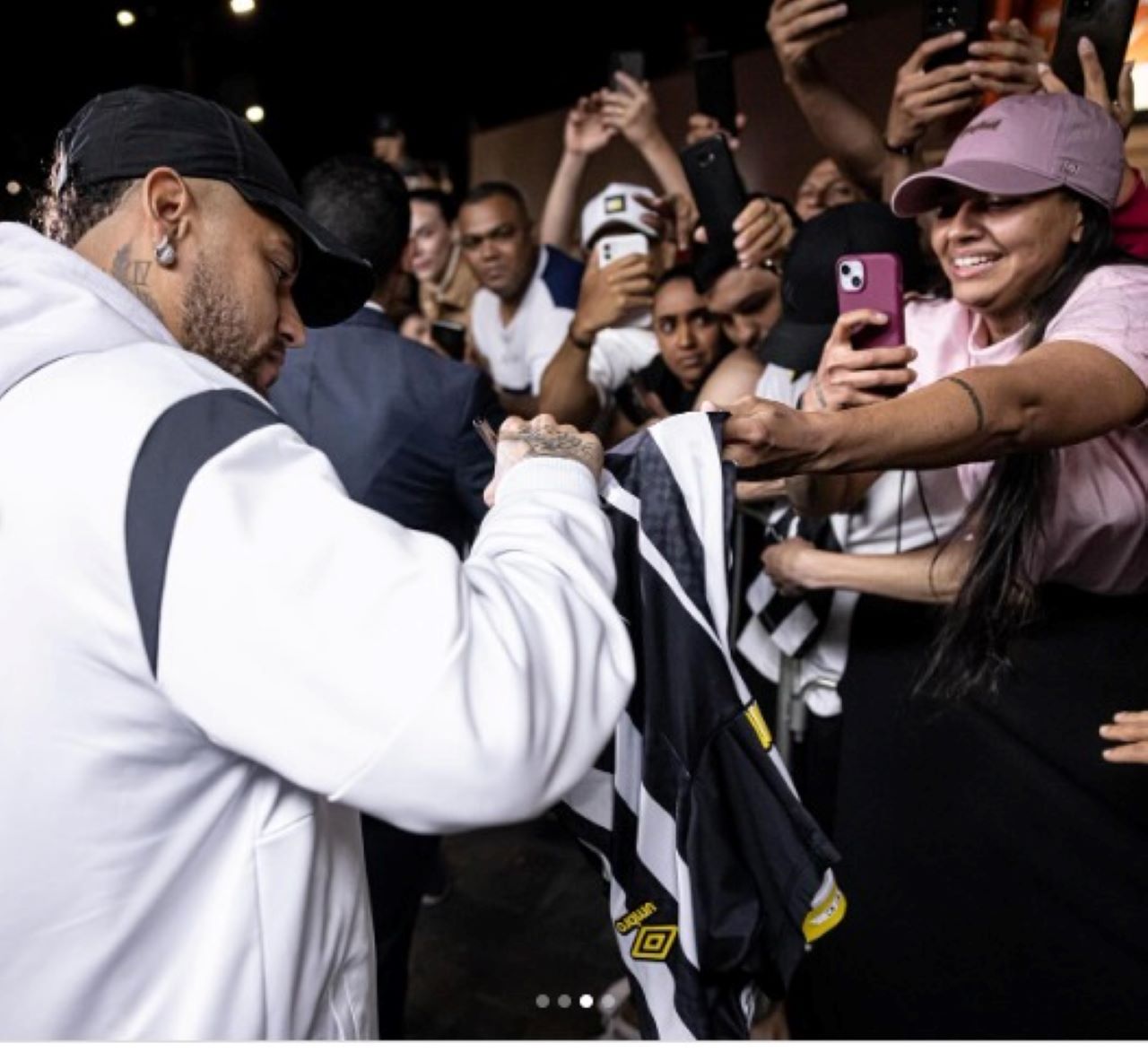 Na véspera do reencontro com Cruzeiro, Neymar exalta torcida celeste e manda recado 